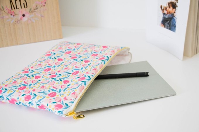 Pochette plate Inaya  " en stock "