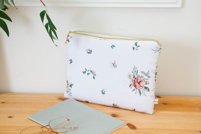 Pochette plate Jeanne  " en stock "