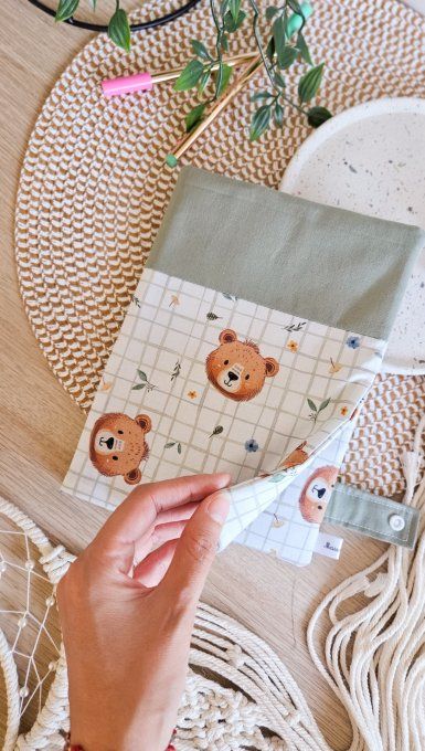 protege carnet de santé Little bear en stock