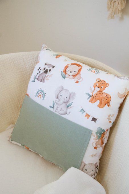 Coussin range tétine et doudou Little animals émeraude