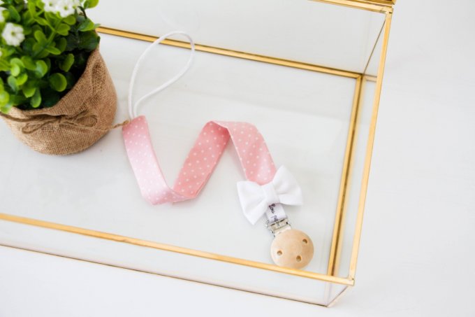 Attache-tétine rose pois blanc noeud blanc