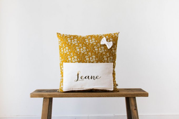 Coussin range doudou liberty moutarde